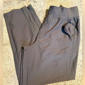Like new Old Navy power shift taupe combination tape pant
